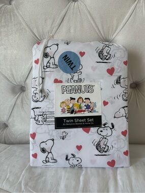 Peanuts Kids Pajamas Twin Sheet Set - White with Pink Hearts